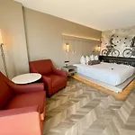 Coast Victoria Hotel & Marina By Apa