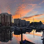 Coast Victoria Hotel & Marina By Apa